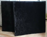 Czarne pluszowe plansze - gąbki na biżuterię