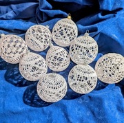 Bombka  na szydełku 9-8 cm