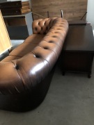 Piękna kanapa Chesterfield