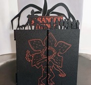 Półka na figurki Stranger Things Funko Pop Kinder Joy