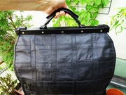 Czarna torba podróżna z naturalnej skóry, stylizowana na vintage