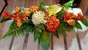 Wiązanka stroik  ze sztucznych kwiatów na cmentarz  grób