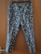 Spodnie Yesica C&A granatowe rozm. 36 kwiatki kant jak nowe