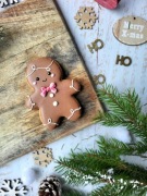 Pierniczek dekorowany lukrem królewskim, duży, słodki upominek na święta