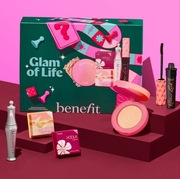 Zestaw Benefit Cosmetic „Glam of Life” wraz z różową kosmetyczką 