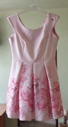 Sukienka różowa w róże A&A Collection