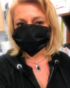 Maska  czarna dwuwarstwowa z delikatnymi gumkami