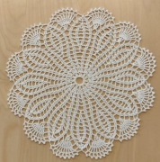 Serwetka szydełkowa okrągła – rękodzieło, 28 cm