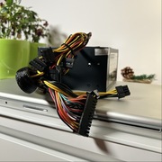 Zasilacz ATX 500W PCI-E 3xSATA 2xMOLEX OVP OCP PFC 24pin 120mm Wentylator