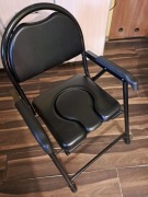 Krzesło toaletowe, tapicerowane, składane, stabilne