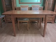 Stół do salonu z krzesłami 