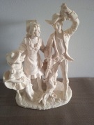 Figurka z alabastru 