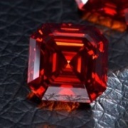 Diament Moissanit Czerwony Garnet Asscher 7x7mm- 2CT VVS1-D