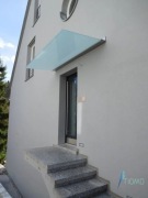 Daszek szklany 300 cm nad drzwi w listwie RAL