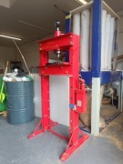 Prasa  - maszyna do ściskania 