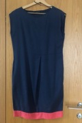 Granatowa sukienka bez rękawów,z czerwonym paskiem