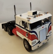 ROAD KINGS PETERBILT 352 Pacemaker 1977-1979 White/Red 1:18