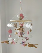 Magiczna karuzela dla dziewczynki – króliczek z balonami i gwiazdkami