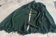 Szmaragdowy duży szal z guzikami nowy