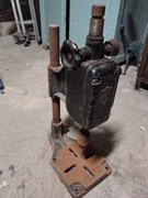 Zabytkowa ręczna wiertarka precyzyjna - pionowa IXION