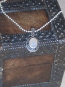 SREBRNY WISIOREK Z MARKAZYTAMI I MASĄ PERŁOWĄ