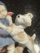 Figurka dziecka z psem 