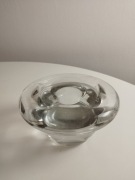 Szklany świecznik lub popielniczka