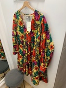 Sukienka w kwiaty Gestuz