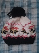 Czapka damska z pomponem 