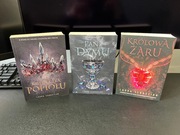 Laura Sebastian Księżniczka popiołu, Pani Dymu, Królowa żaru