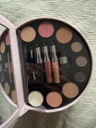 Douglas paleta do makijażu.