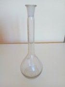 Menzurka szklana labolatoryjna .  