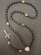 Różaniec św. Benedykta  z kamieni naturalnych