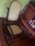 Fotel bujany z oparciem ratanowym