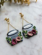 Kolczyki z gliny polimerowej w kształcie kociołków z kwiatowym motywem 