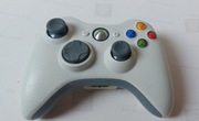 Bezprzewodowy oryginalnypad Xbox 360 biały Technicznie bardzo dobry