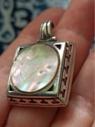 Srebrna stara ażurowa zawieszka muszla abalone