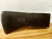 Stara siekiera  1550g. Sygnatura. 