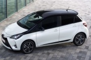 Drzwi prawa lewa strona Toyota Yaris III 070 biała perła igły przednie