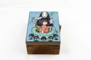 szkatułka Spirited Away, anime,na biżuterię na karty, drewno,nadruk,17x12cm