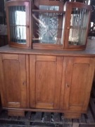 Zabytkowy dębowy kredens