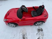 Samochód Ferrari F12 Berlinetta dla dziecka