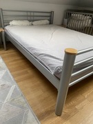 Sprzedam łóżko z materacem 140x200