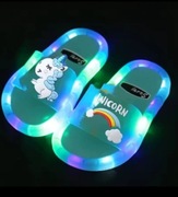 KLAPKI DLA DZIECI ANTYPOŚLIZGOWE ŚWIECĄCE OCHRONNE. (dostawa do 20 dni)