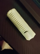 Wzmocniony tłok z jednym stalowym zębem 