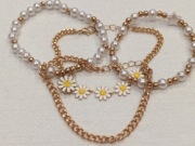 Cztery bransoletki na rękę kolor złoty