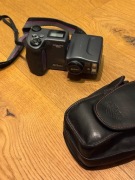 Nikon Coolpix 990, sensor CCD, point&shoot + etui 