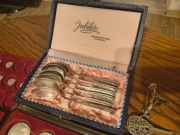 Komplet srebrnych Łyżek w kasetce, ag 0,800 175 gr.