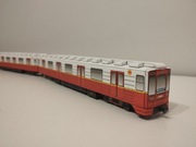Model kartonowy metro warszawskie wagon serii 81 warszawa skala 1:87