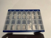 Pudełko na tabletki / 7-dniowy organizer na leki (po angielsku)